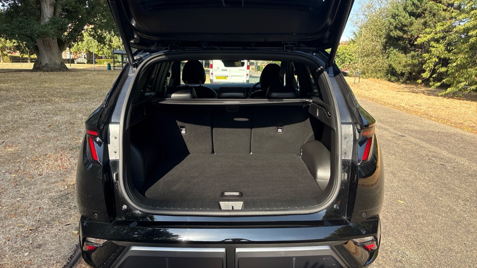 Hyundai TUCSON 1.6T N Line S 5dr Petrol Estate - Image 4