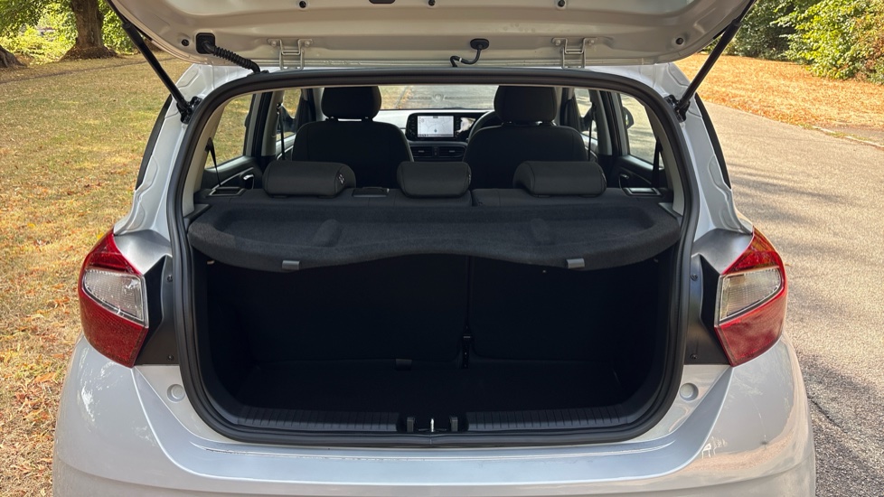 Hyundai i10 1.0 [63] Advance 5dr [Nav] Petrol Hatchback - Image 4