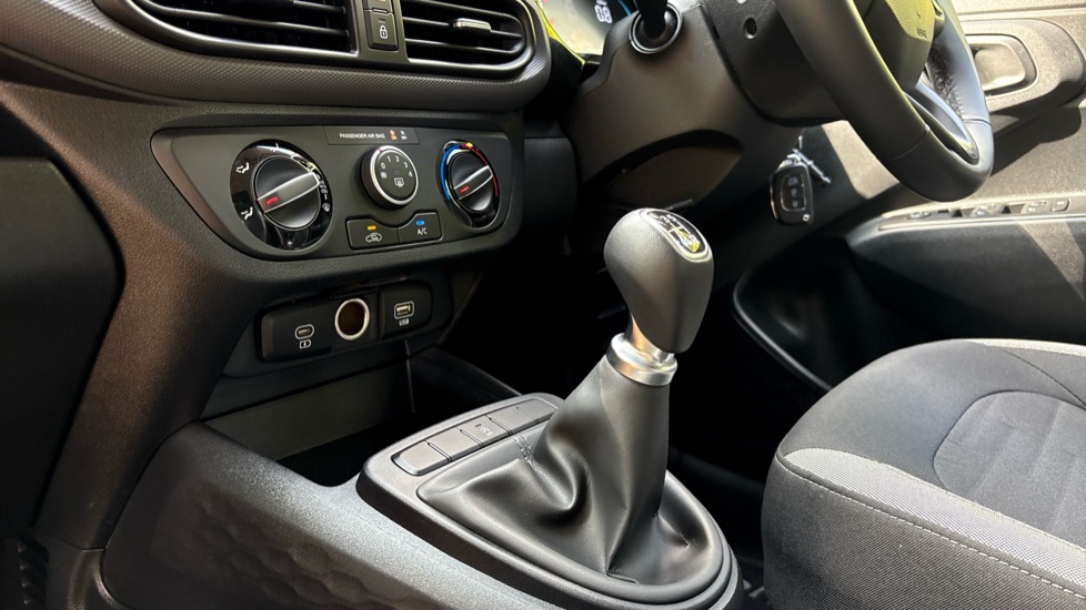 Hyundai i10 1.0 [63] Advance 5dr [Nav] Petrol Hatchback - Image 13