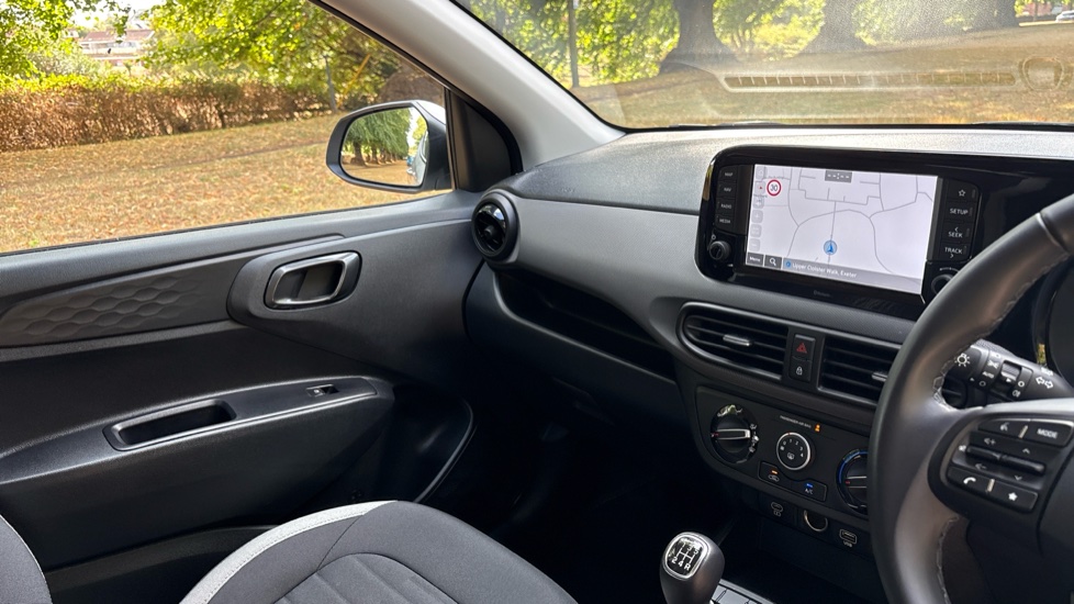 Hyundai i10 1.0 [63] Advance 5dr [Nav] Petrol Hatchback - Image 14