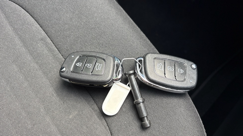 Hyundai i10 1.0 [63] Advance 5dr [Nav] Petrol Hatchback - Image 20