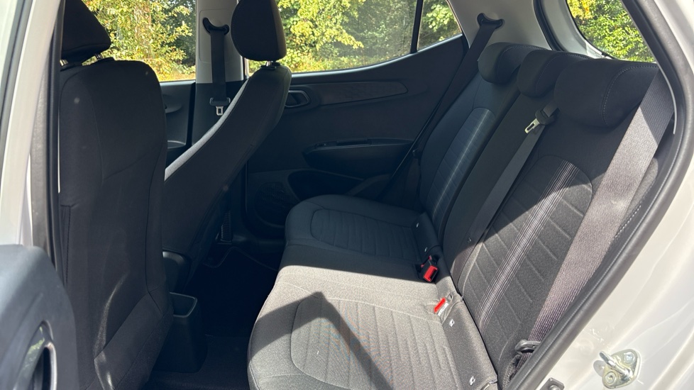 Hyundai i10 1.0 [63] Advance 5dr [Nav] Petrol Hatchback - Image 16