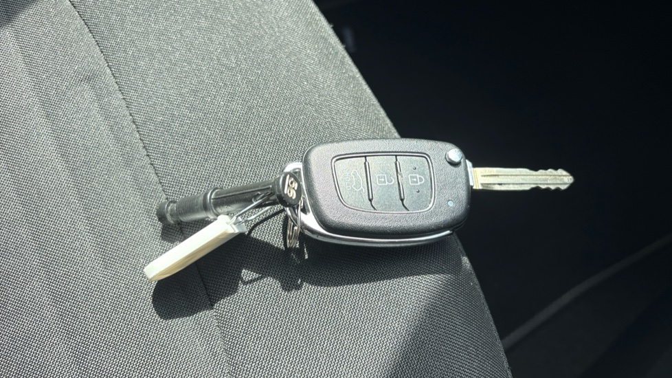 Hyundai i10 1.0 [63] Advance 5dr [Nav] Petrol Hatchback - Image 19
