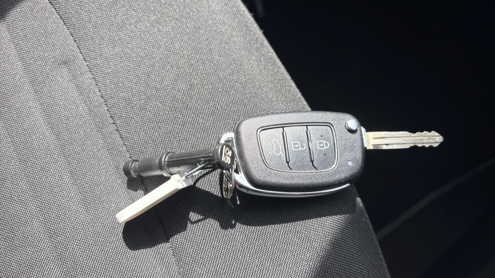Hyundai i10 1.0 [63] Advance 5dr [Nav] Petrol Hatchback - Image 20