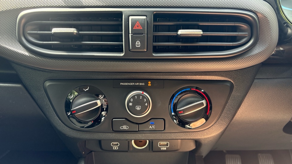 Hyundai i10 1.0 [63] Advance 5dr [Nav] Petrol Hatchback - Image 35