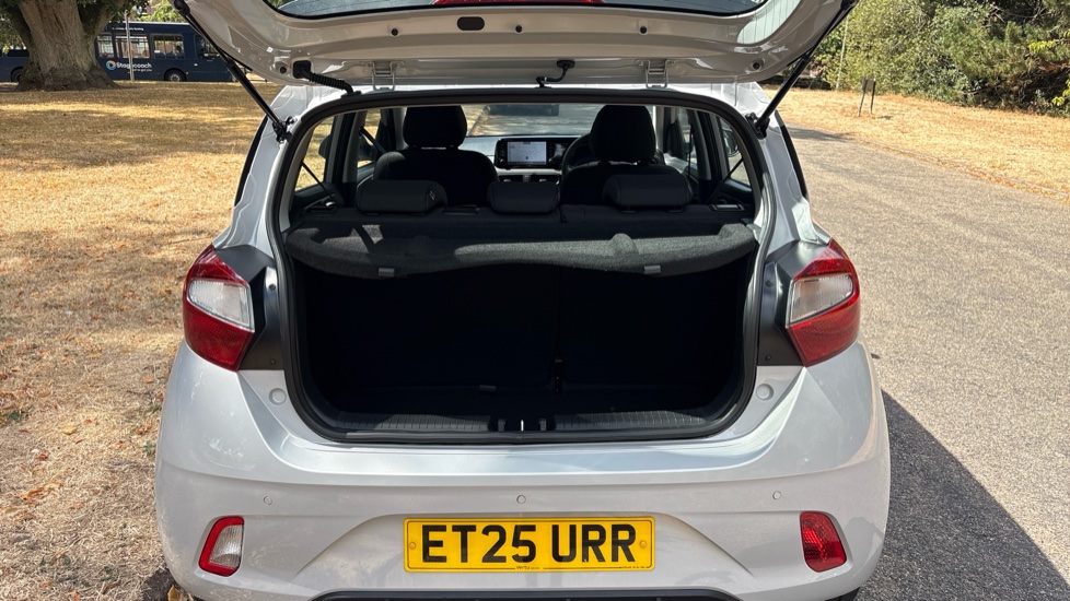 Hyundai i10 1.0 [63] Advance 5dr [Nav] Petrol Hatchback - Image 4