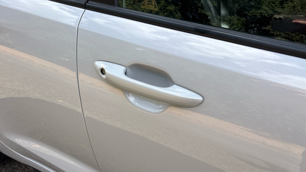 Hyundai i10 1.0 [63] Advance 5dr [Nav] Petrol Hatchback - Image 25