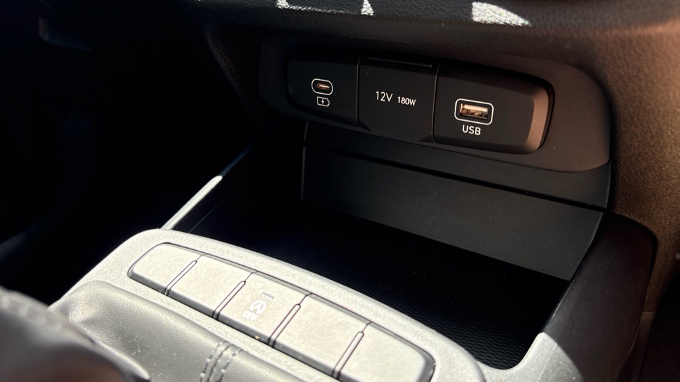 Hyundai i10 1.0 [63] Advance 5dr [Nav] Petrol Hatchback - Image 36