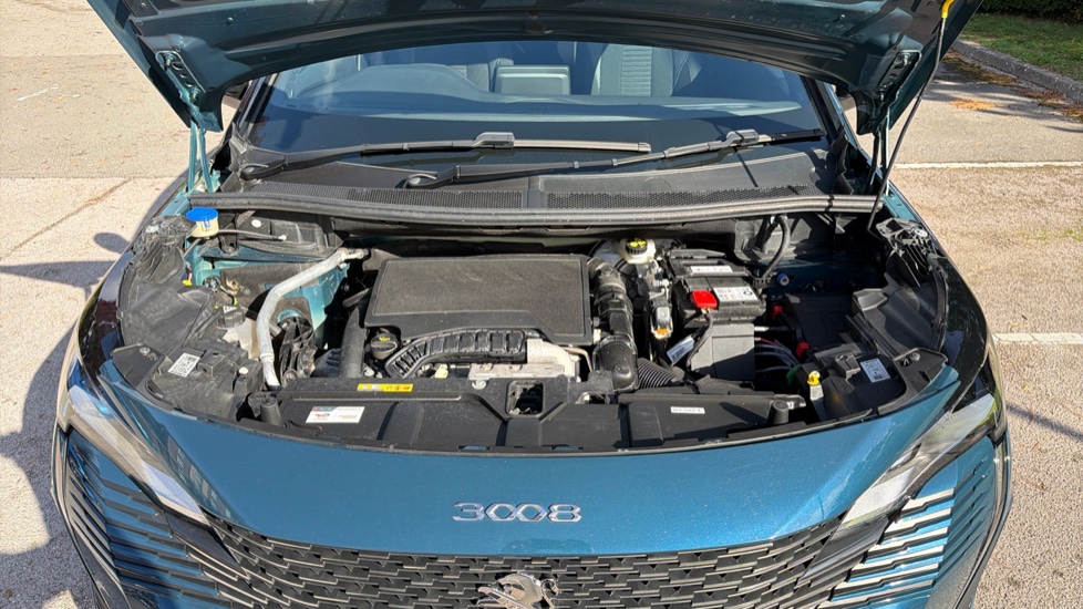Peugeot 3008 1.2 PureTech Active 5dr EAT8 Petrol Estate - Image 8