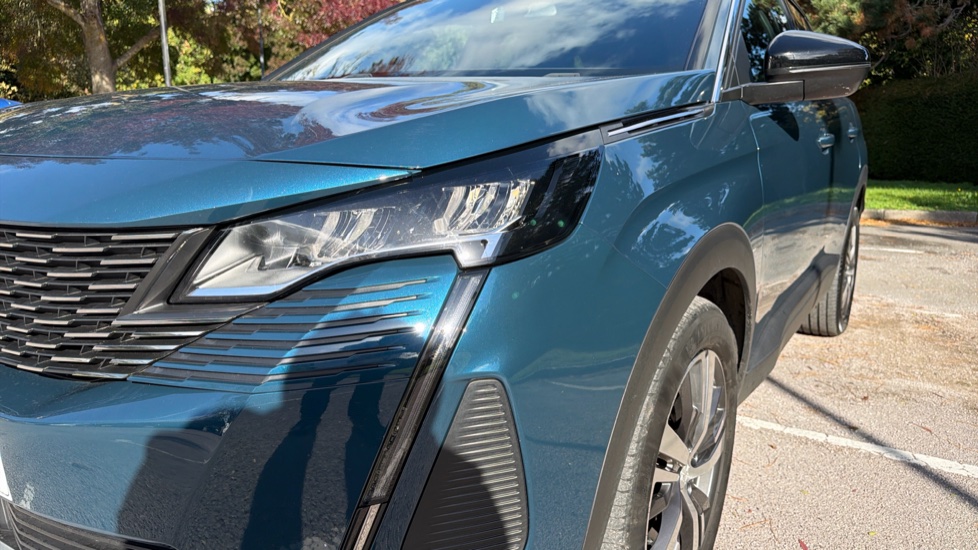 Peugeot 3008 1.2 PureTech Active 5dr EAT8 Petrol Estate - Image 21