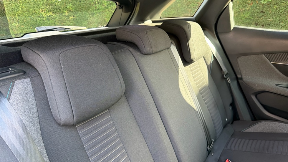 Peugeot 3008 1.2 PureTech Active 5dr EAT8 Petrol Estate - Image 33