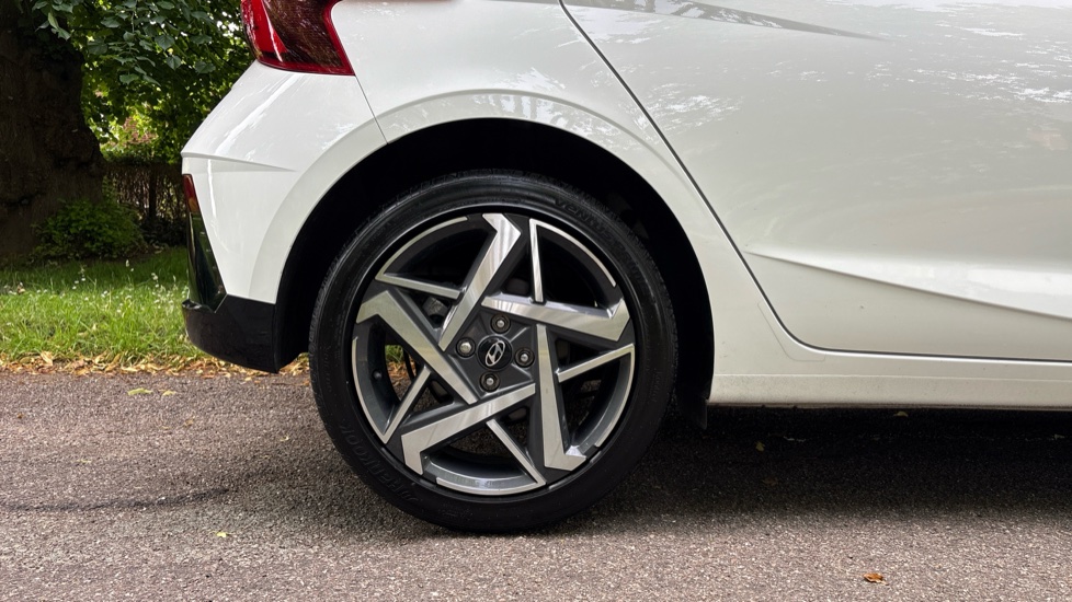 Hyundai i20 1.0T GDi Premium 5dr DCT Petrol Hatchback - Image 7