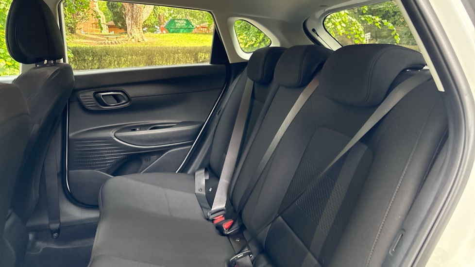 Hyundai i20 1.0T GDi Premium 5dr DCT Petrol Hatchback - Image 16