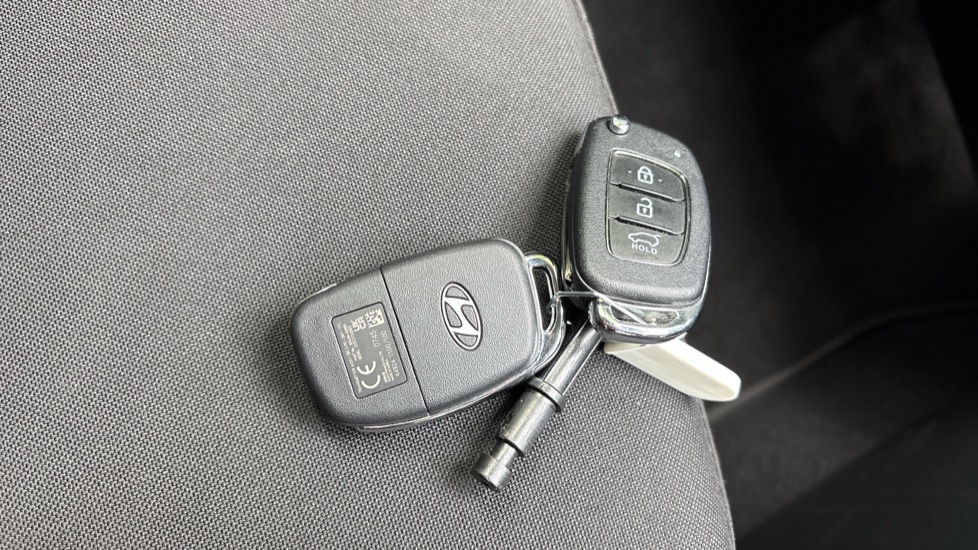 Hyundai i20 1.0T GDi Premium 5dr DCT Petrol Hatchback - Image 20