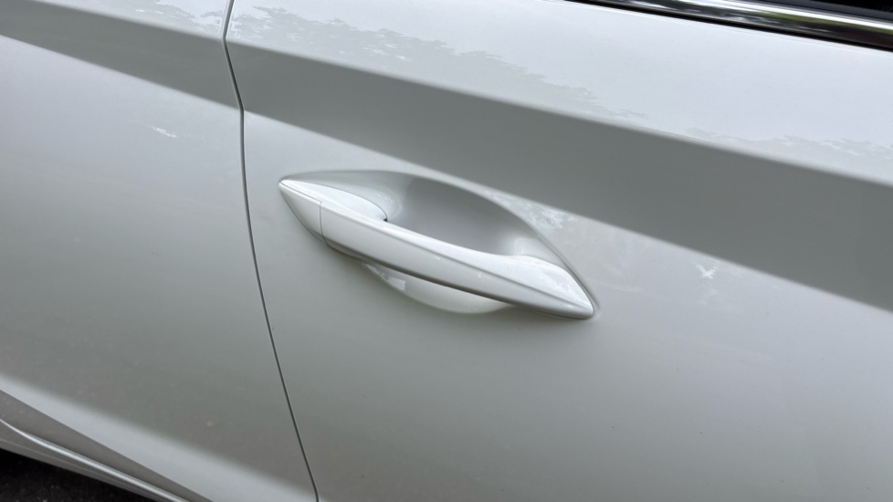 Hyundai i20 1.0T GDi Premium 5dr DCT Petrol Hatchback - Image 24