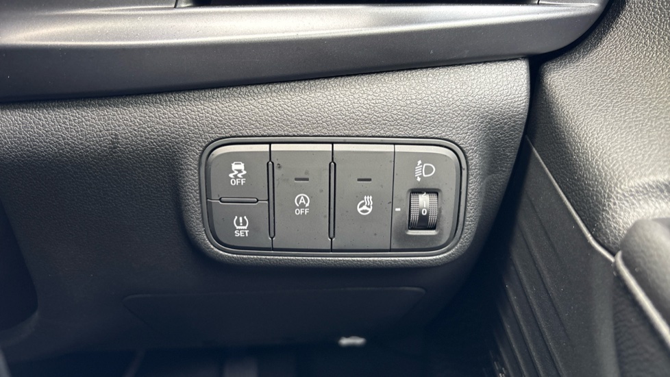 Hyundai i20 1.0T GDi Premium 5dr DCT Petrol Hatchback - Image 41