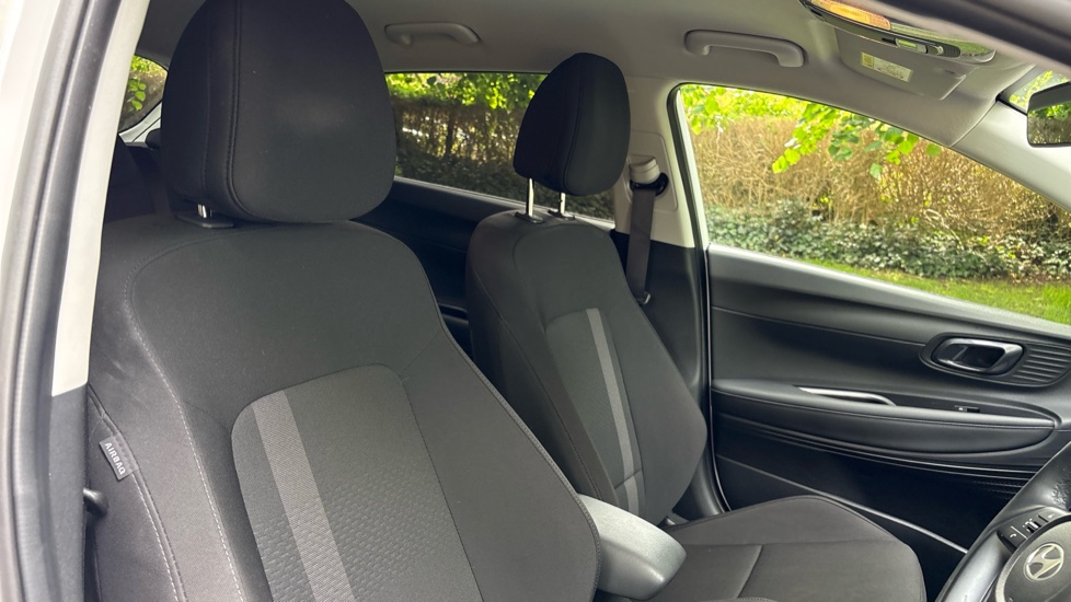 Hyundai i20 1.0T GDi Premium 5dr DCT Petrol Hatchback - Image 43