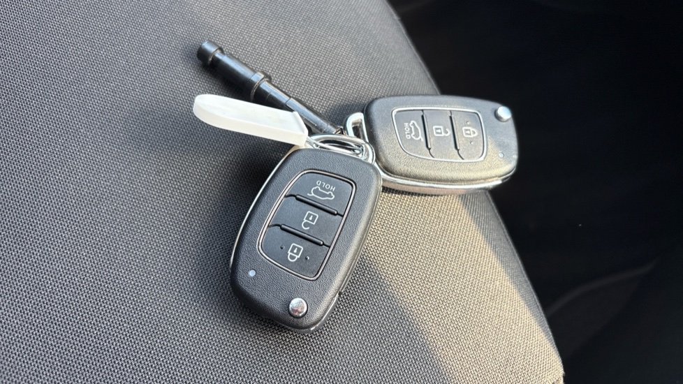 Hyundai i20 1.0T GDi Premium 5dr DCT Petrol Hatchback - Image 20