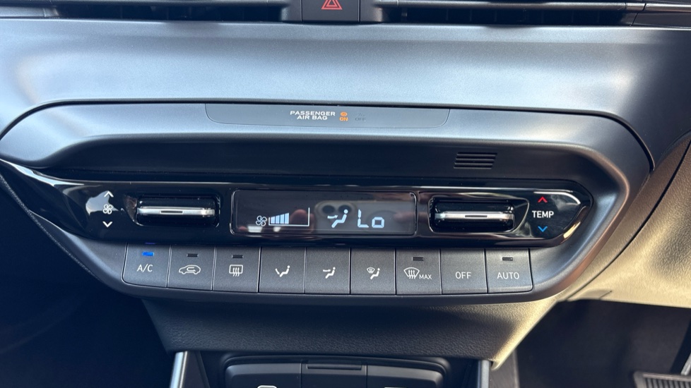 Hyundai i20 1.0T GDi Premium 5dr DCT Petrol Hatchback - Image 35