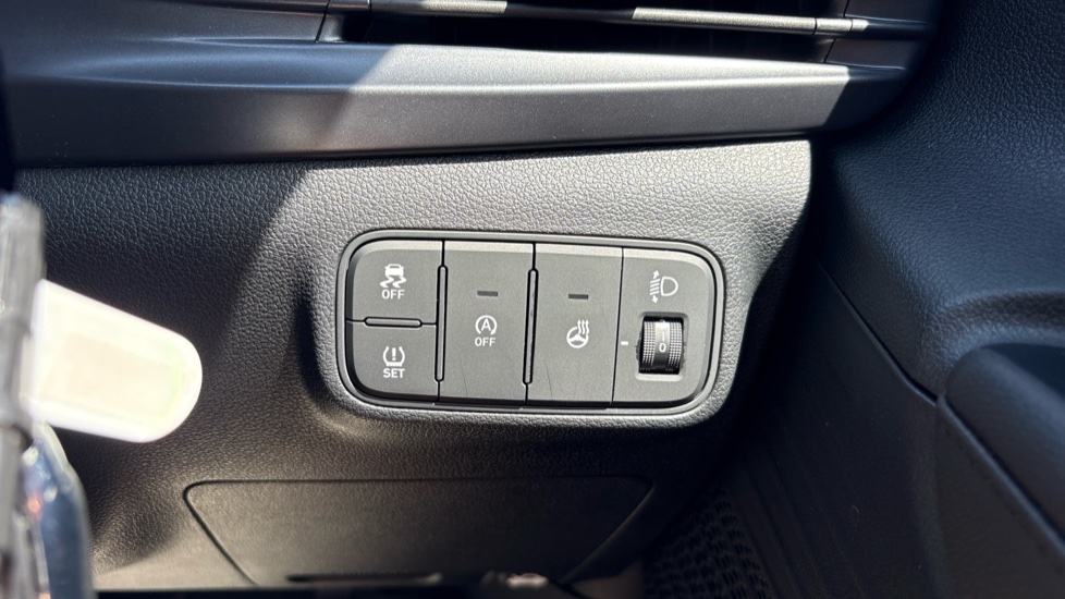 Hyundai i20 1.0T GDi Premium 5dr DCT Petrol Hatchback - Image 41