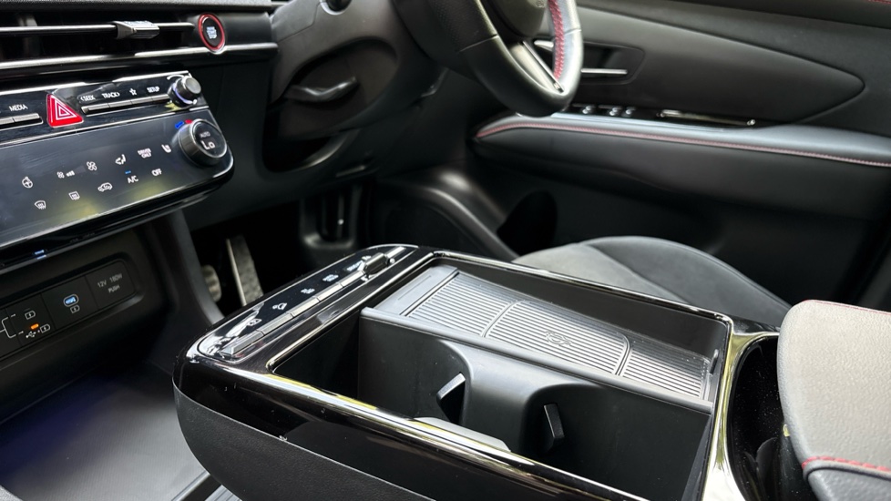 Hyundai TUCSON 1.6T Plug-in Hybrid N Line 5dr Auto Estate - Image 13