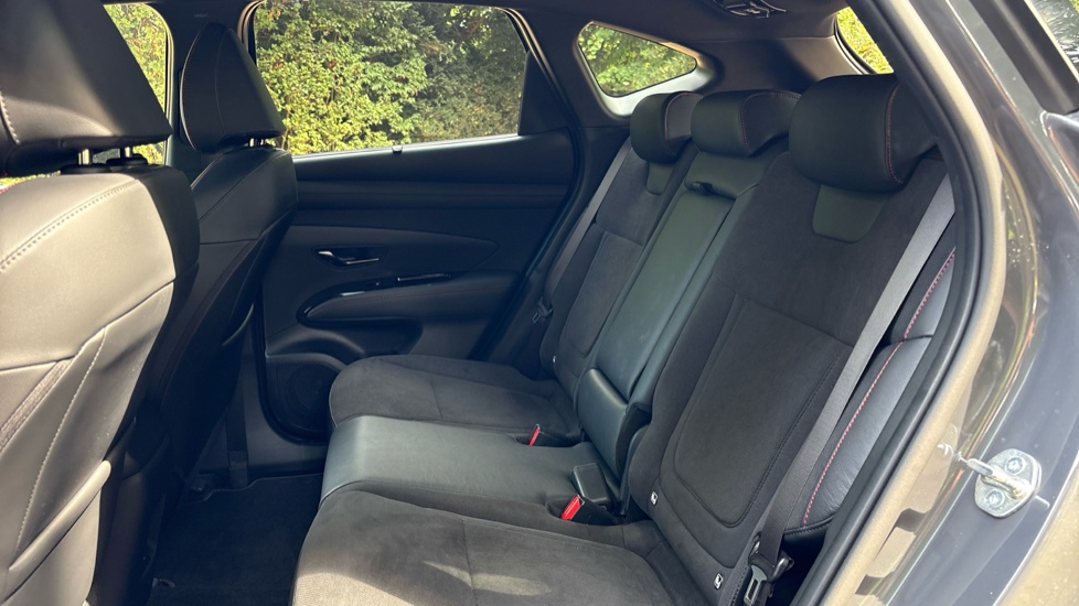 Hyundai TUCSON 1.6T Plug-in Hybrid N Line 5dr Auto Estate - Image 16