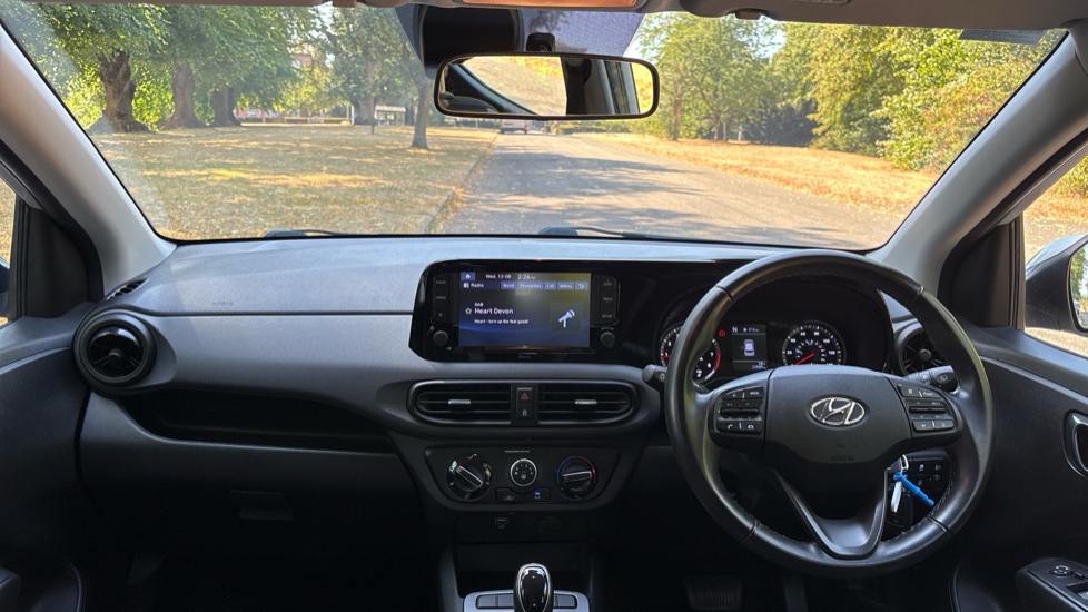 Hyundai i10 1.0 MPi SE Connect 5dr Auto Petrol Hatchback - Image 10