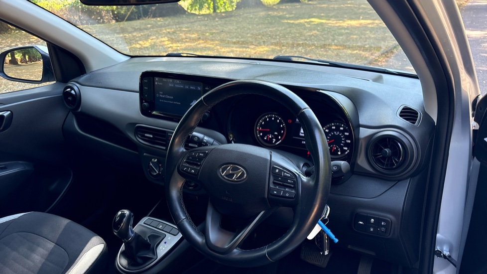 Hyundai i10 1.0 MPi SE Connect 5dr Auto Petrol Hatchback - Image 11