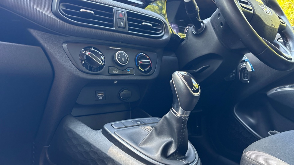 Hyundai i10 1.0 MPi SE Connect 5dr Auto Petrol Hatchback - Image 13