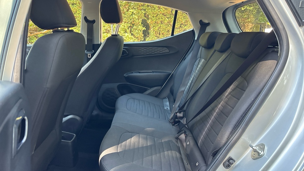 Hyundai i10 1.0 MPi SE Connect 5dr Auto Petrol Hatchback - Image 16