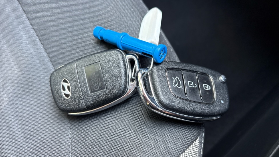 Hyundai i10 1.0 MPi SE Connect 5dr Auto Petrol Hatchback - Image 20