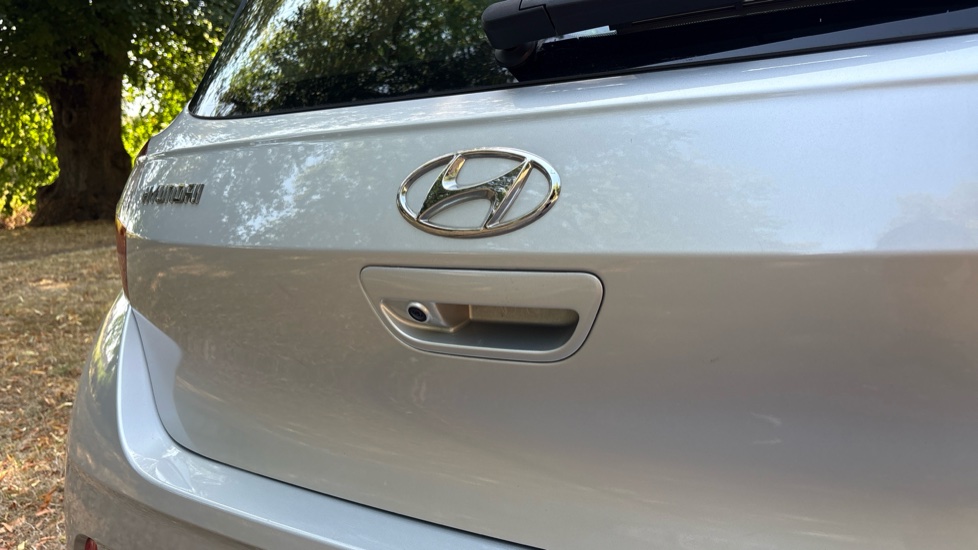 Hyundai i10 1.0 MPi SE Connect 5dr Auto Petrol Hatchback - Image 30