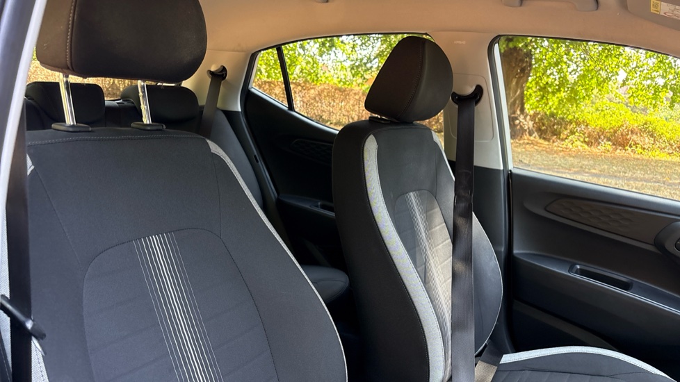 Hyundai i10 1.0 MPi SE Connect 5dr Auto Petrol Hatchback - Image 42