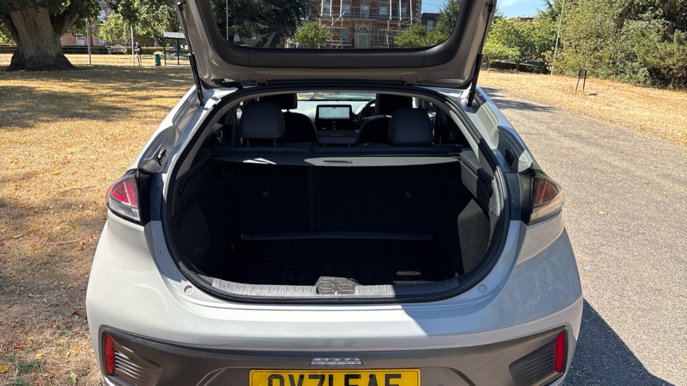Hyundai IONIQ 1.6 GDi Hybrid Premium SE 5dr DCT Hybrid Hatchback - Image 4