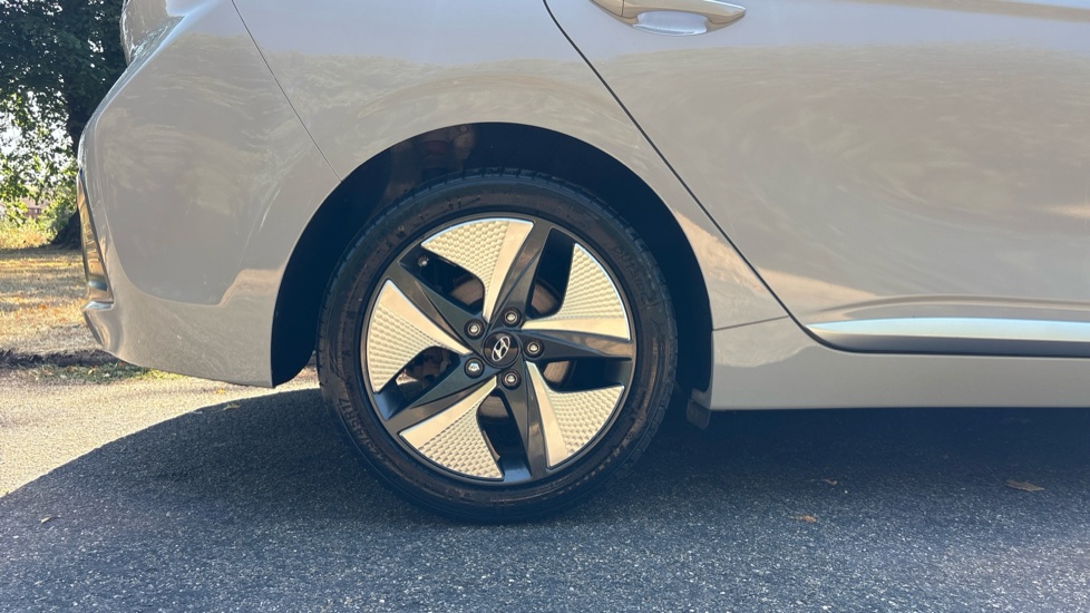 Hyundai IONIQ 1.6 GDi Hybrid Premium SE 5dr DCT Hybrid Hatchback - Image 7