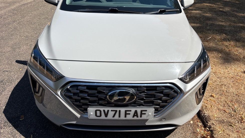 Hyundai IONIQ 1.6 GDi Hybrid Premium SE 5dr DCT Hybrid Hatchback - Image 8
