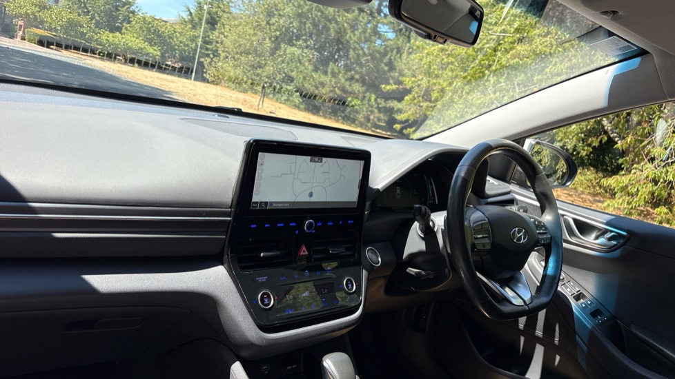 Hyundai IONIQ 1.6 GDi Hybrid Premium SE 5dr DCT Hybrid Hatchback - Image 9