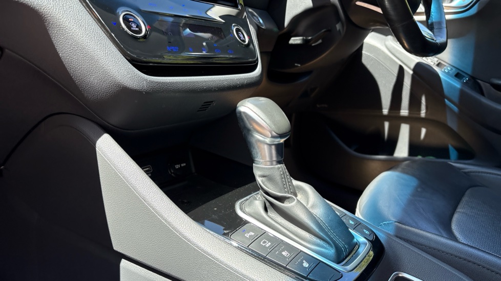Hyundai IONIQ 1.6 GDi Hybrid Premium SE 5dr DCT Hybrid Hatchback - Image 13