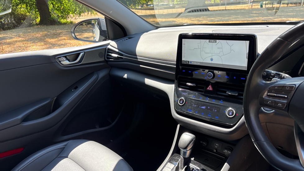 Hyundai IONIQ 1.6 GDi Hybrid Premium SE 5dr DCT Hybrid Hatchback - Image 14
