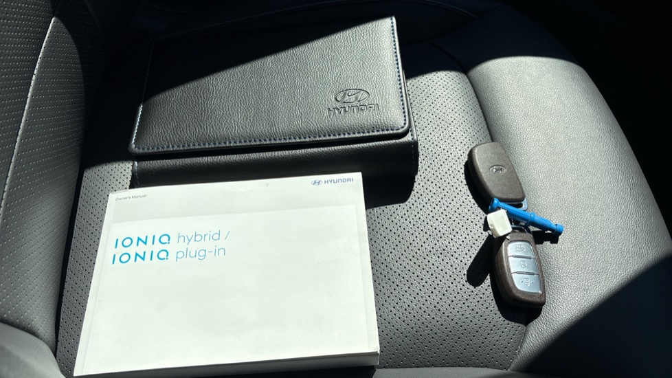 Hyundai IONIQ 1.6 GDi Hybrid Premium SE 5dr DCT Hybrid Hatchback - Image 19