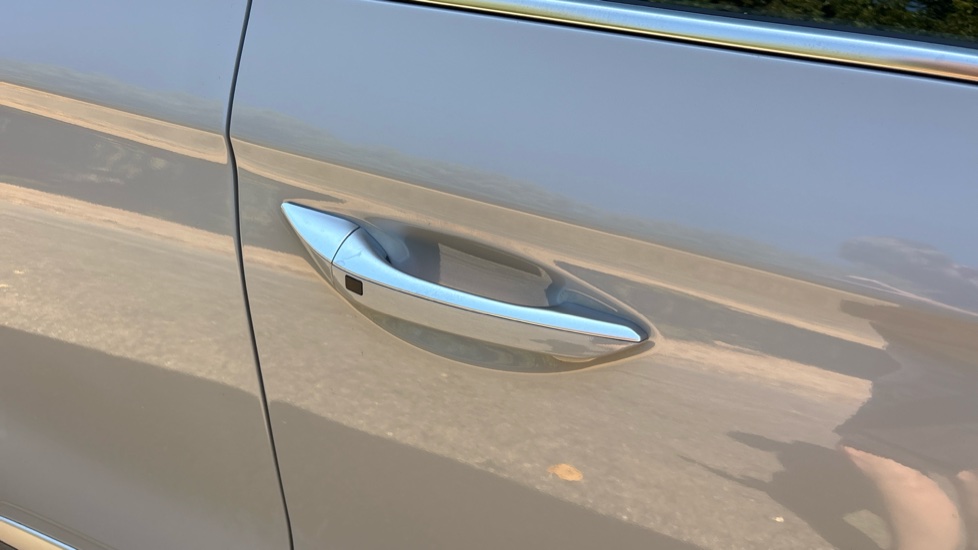 Hyundai IONIQ 1.6 GDi Hybrid Premium SE 5dr DCT Hybrid Hatchback - Image 25