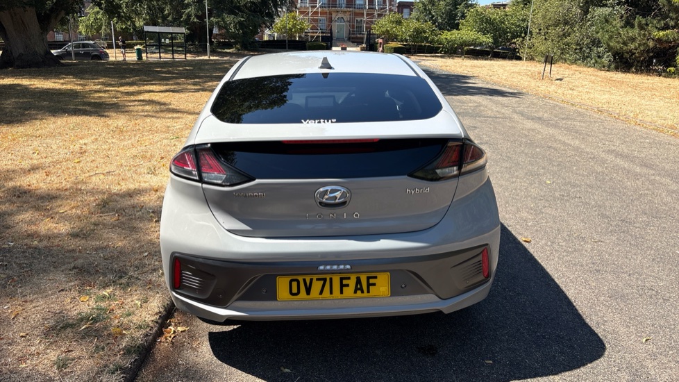 Hyundai IONIQ 1.6 GDi Hybrid Premium SE 5dr DCT Hybrid Hatchback - Image 26