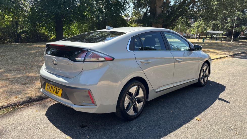 Hyundai IONIQ 1.6 GDi Hybrid Premium SE 5dr DCT Hybrid Hatchback - Image 27