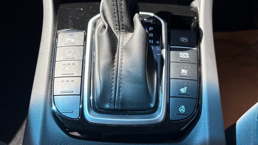 Hyundai IONIQ 1.6 GDi Hybrid Premium SE 5dr DCT Hybrid Hatchback - Image 36
