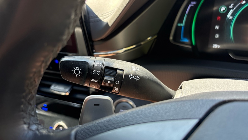 Hyundai IONIQ 1.6 GDi Hybrid Premium SE 5dr DCT Hybrid Hatchback - Image 40