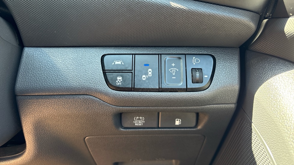 Hyundai IONIQ 1.6 GDi Hybrid Premium SE 5dr DCT Hybrid Hatchback - Image 41