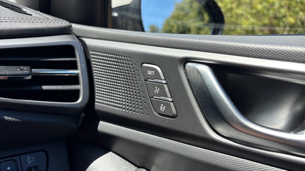 Hyundai IONIQ 1.6 GDi Hybrid Premium SE 5dr DCT Hybrid Hatchback - Image 42