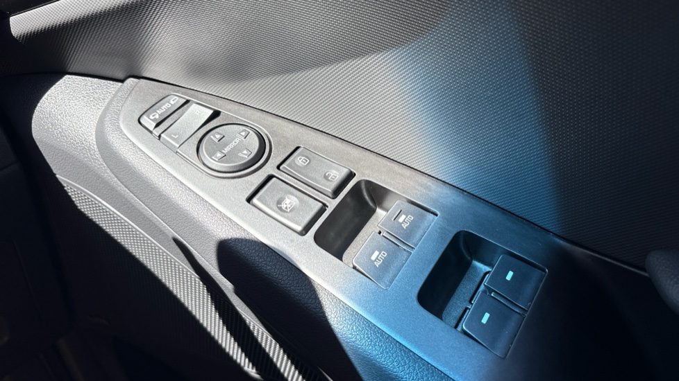 Hyundai IONIQ 1.6 GDi Hybrid Premium SE 5dr DCT Hybrid Hatchback - Image 43