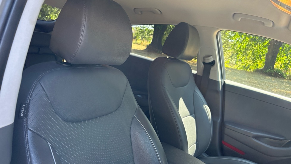 Hyundai IONIQ 1.6 GDi Hybrid Premium SE 5dr DCT Hybrid Hatchback - Image 44