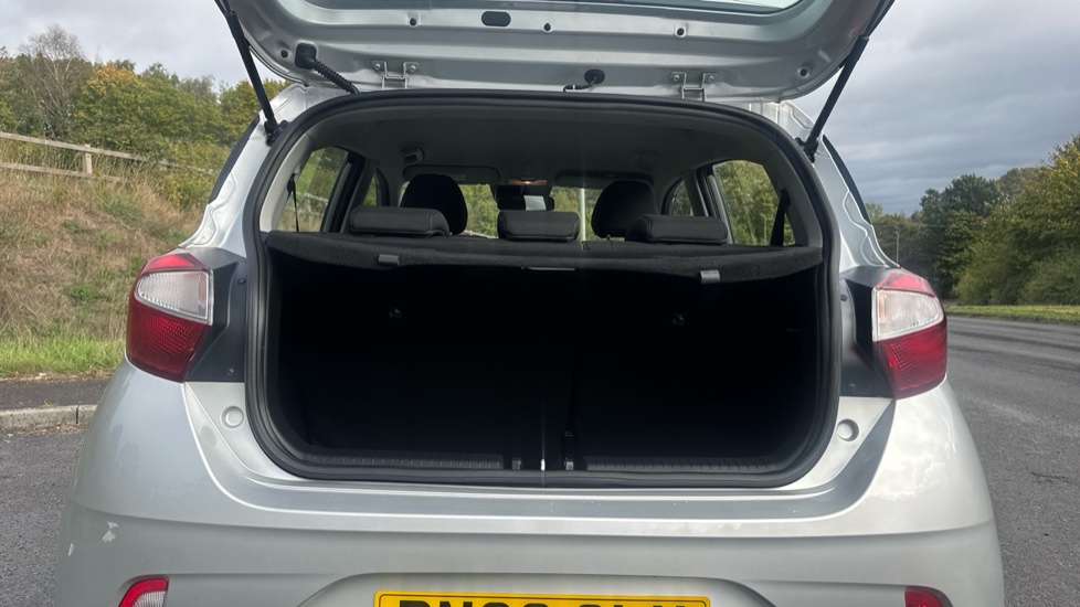 Hyundai i10 1.0 MPi SE Connect 5dr Petrol Hatchback - Image 4